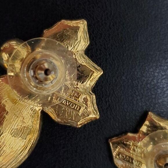 Avon holiday holly earrings - Picture 5 of 6